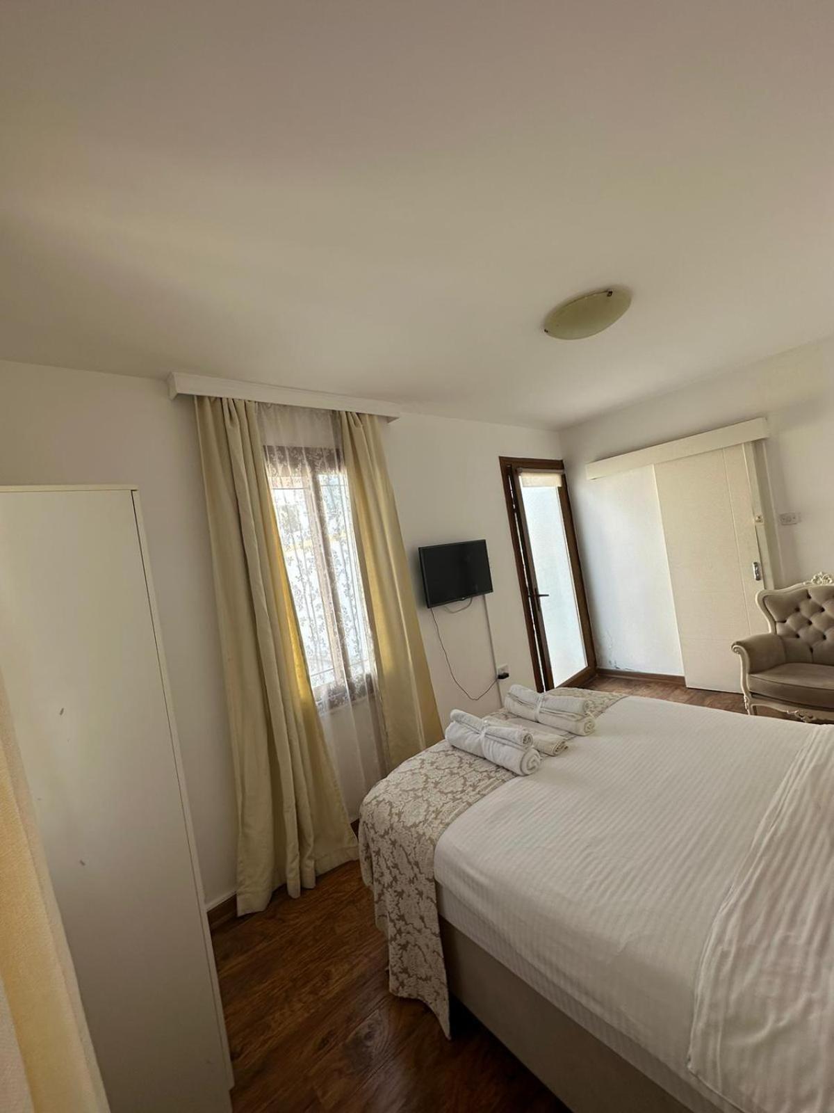 Lord'S Residence Boutique Hotel Кирения Экстерьер фото