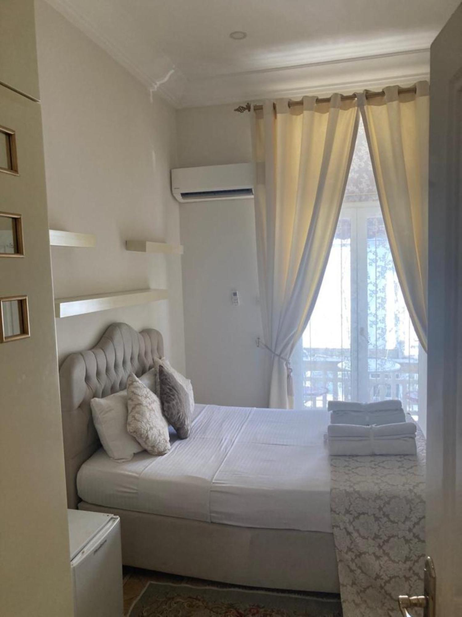 Lord'S Residence Boutique Hotel Кирения Экстерьер фото